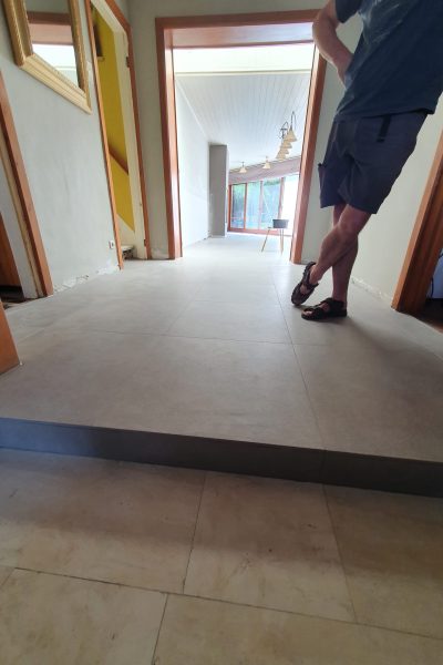 Verlijmen van tegels op bestaande vloer